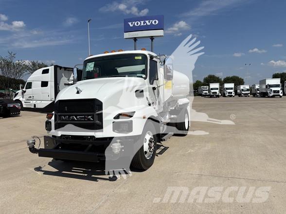 Mack MD7 Tartályos teherautók