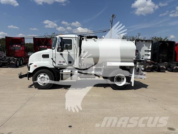 Mack MD7 Tartályos teherautók