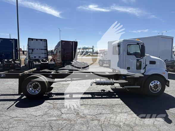 Mack MD7 Fülkés alváz