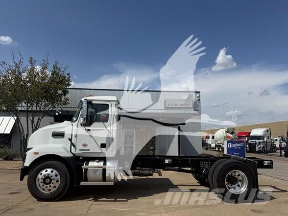 Mack MD7 Fülkés alváz