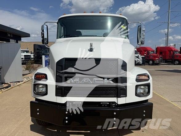 Mack MD7 Fülkés alváz