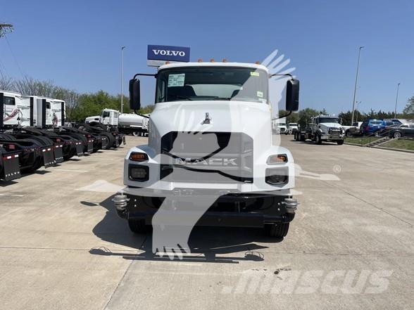 Mack MD7 Tartályos teherautók