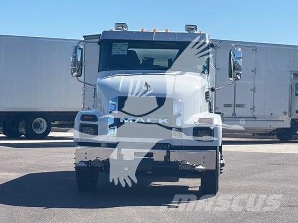 Mack MD7 Tartályos teherautók