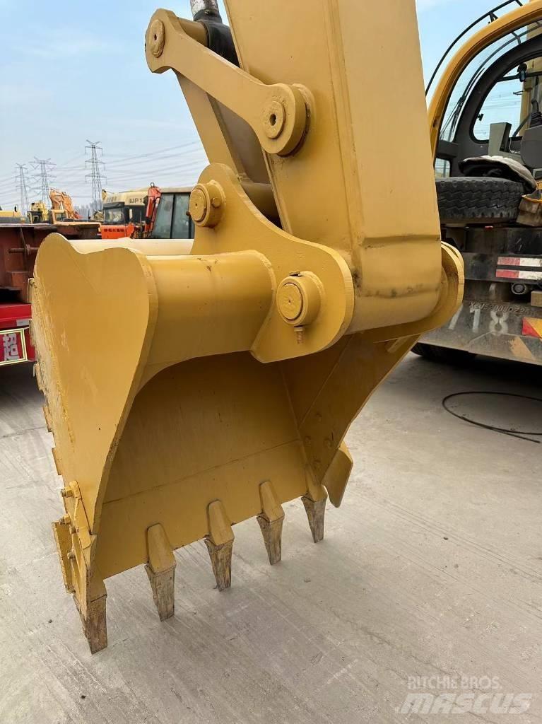 CAT 320 D Lánctalpas kotrók