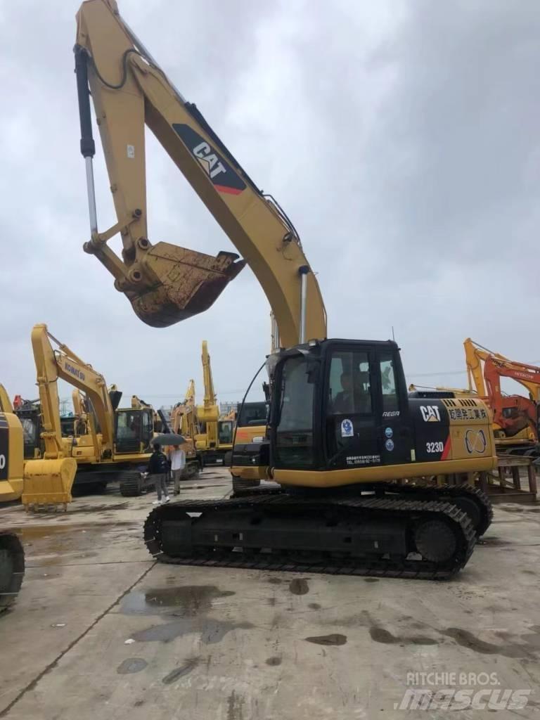 CAT 323 D Lánctalpas kotrók