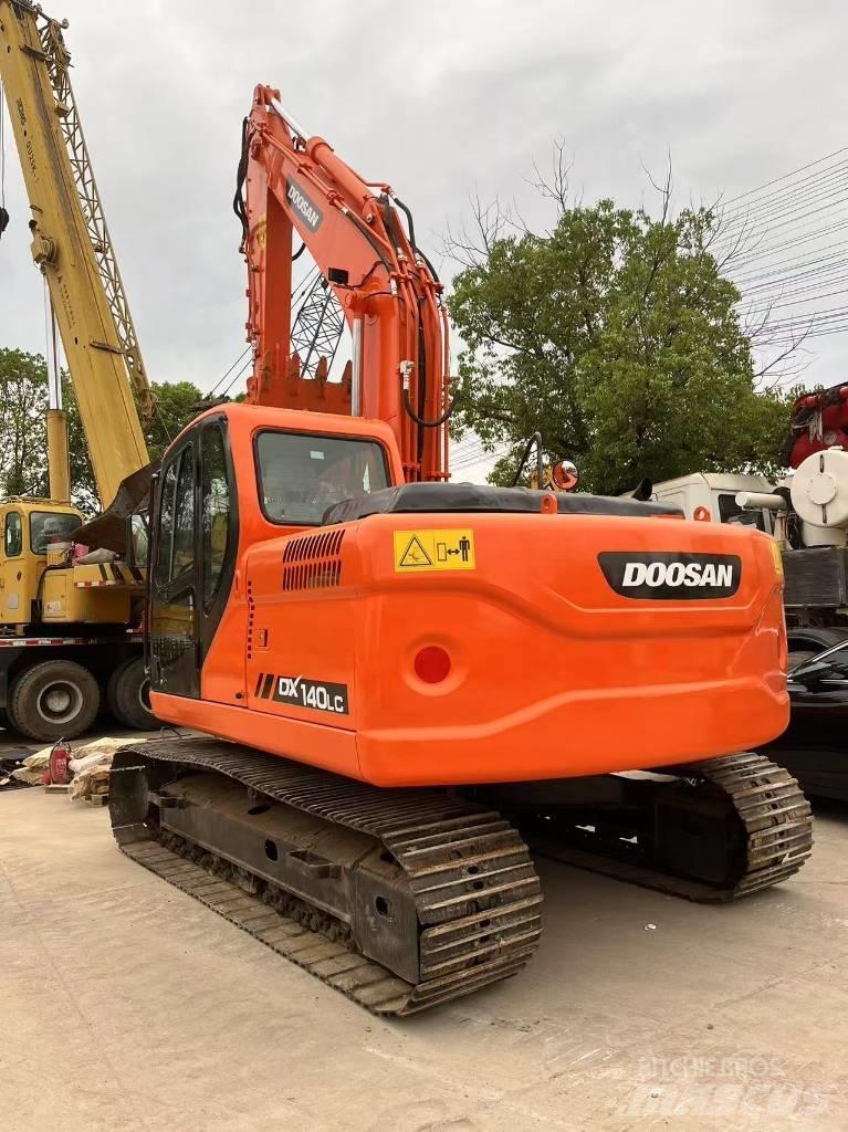 Doosan DX 140 Lánctalpas kotrók