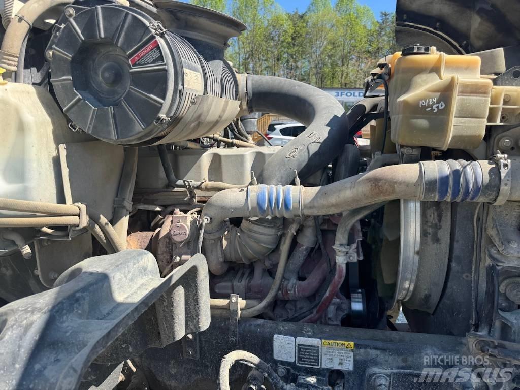 Mack GU713 Billenő teherautók