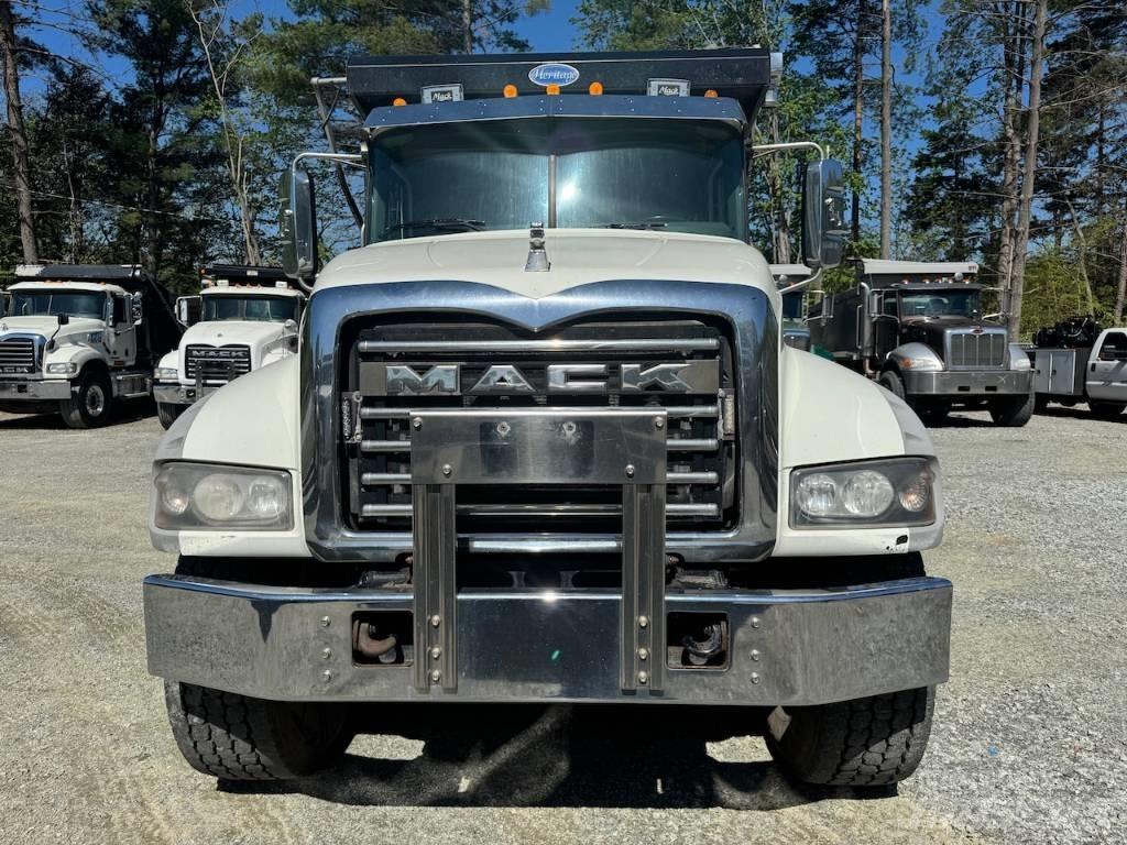 Mack GU713 Billenő teherautók