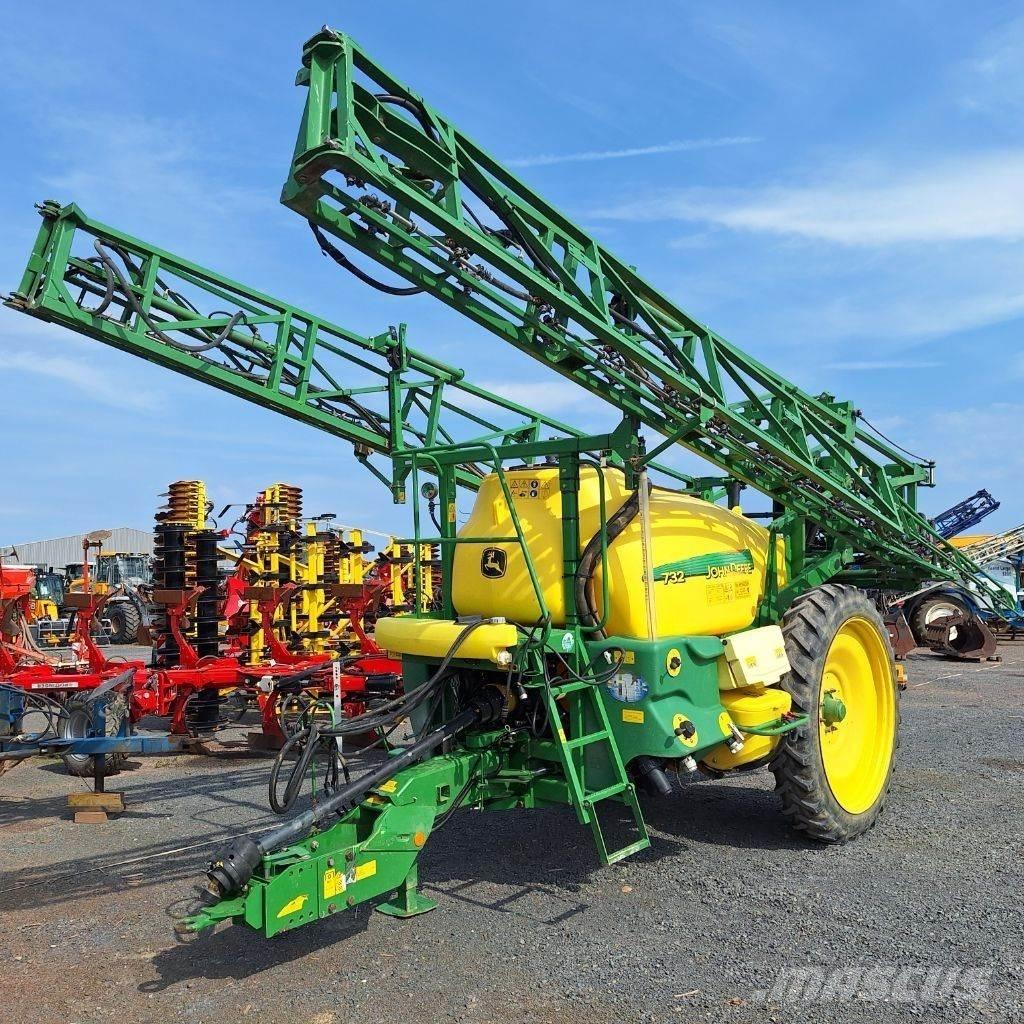 John Deere 732 Vontatott trágyaszórók