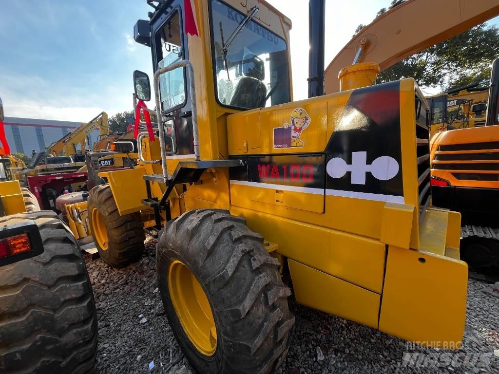 Komatsu WA100 Gumikerekes homlokrakodók