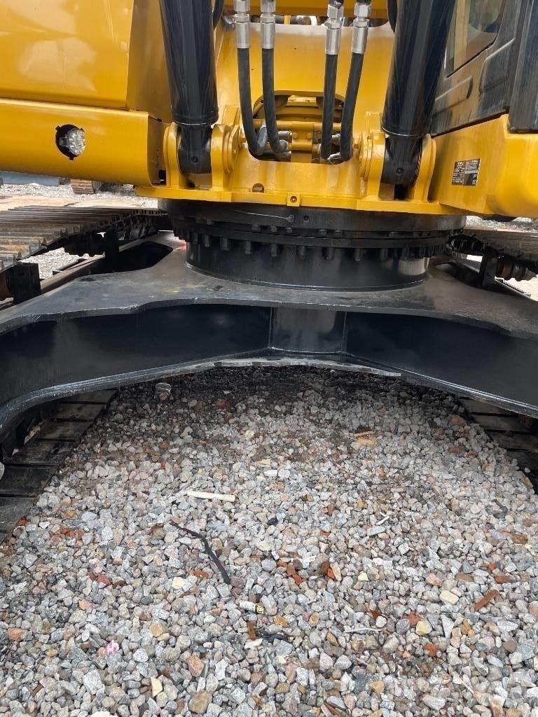 CAT 323GX Közepes (midi) kotrók 7 t - 12 t