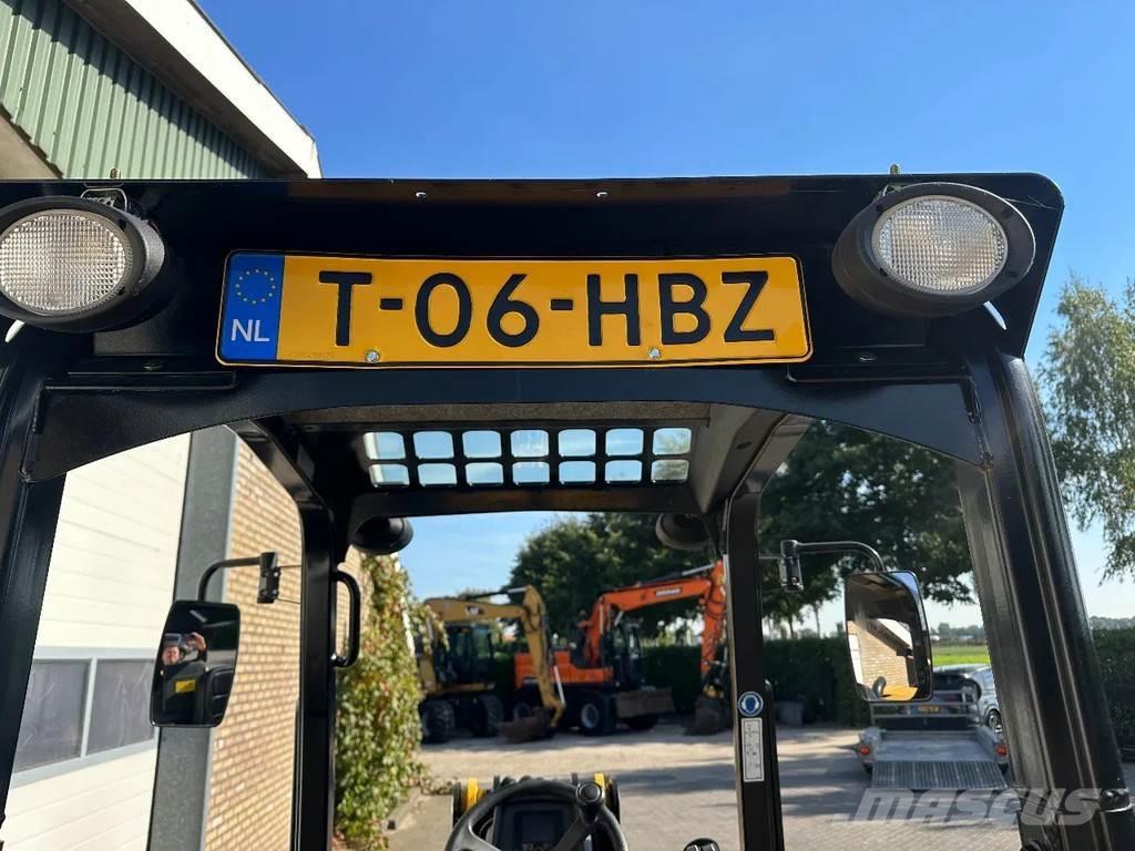 Gehl AL550 Gumikerekes homlokrakodók