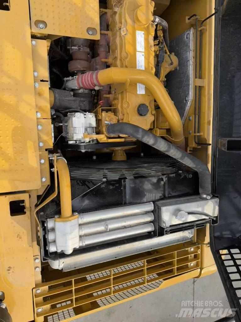 CAT 330d2 Lánctalpas kotrók