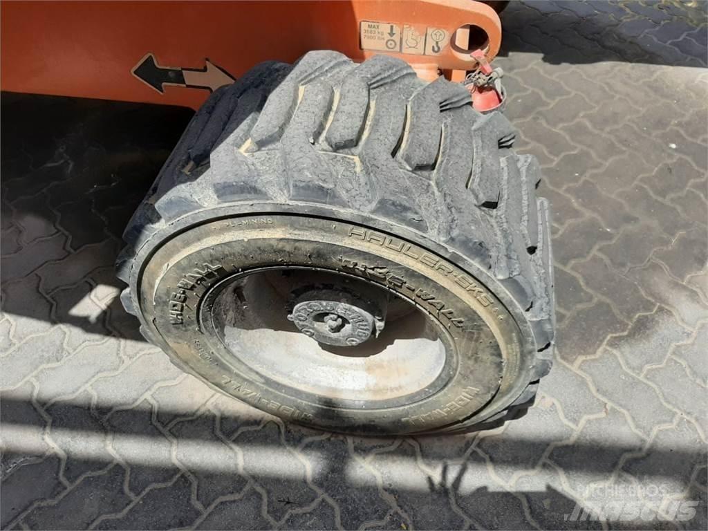 JLG 450AJ Karos emelők