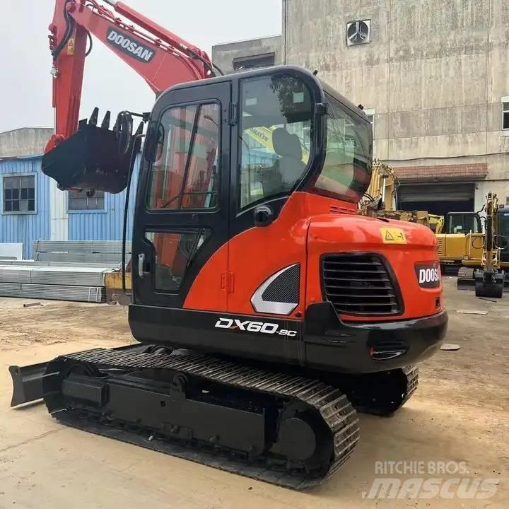 Doosan DX60 Lánctalpas kotrók