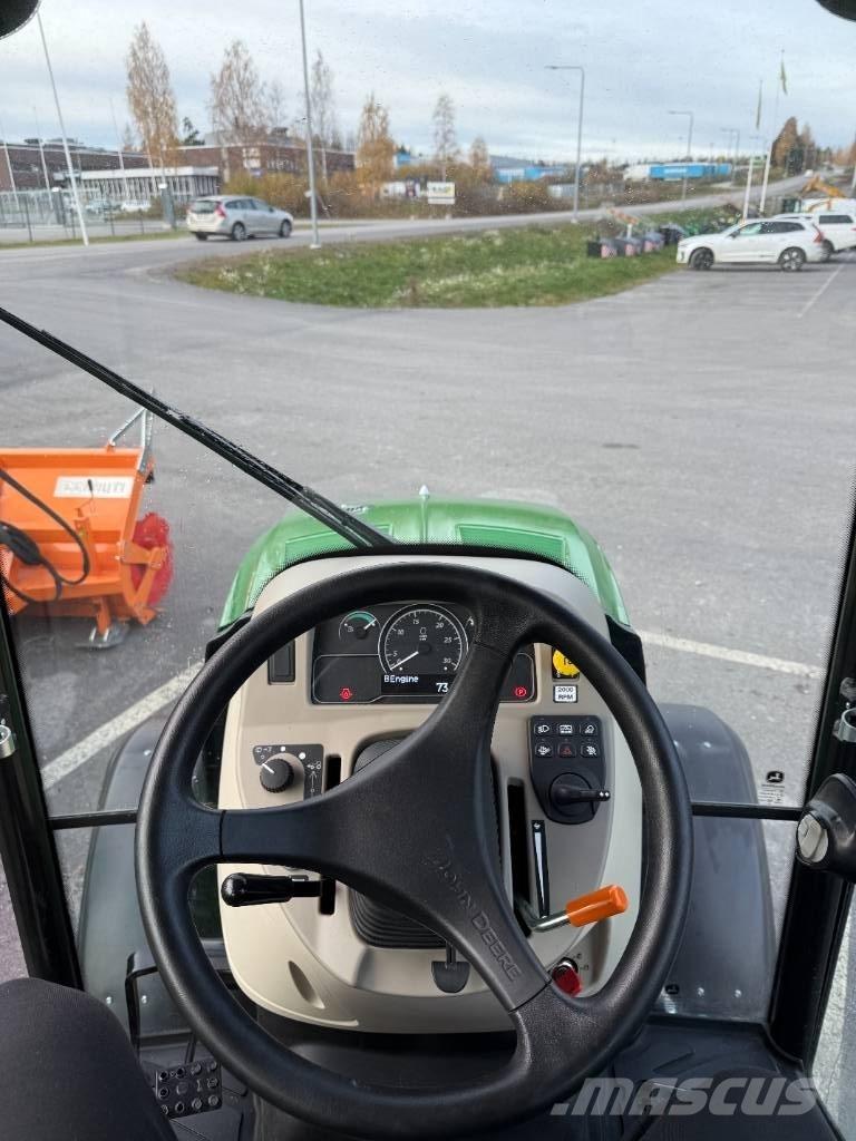 John Deere 3046 R Kompakt traktorok