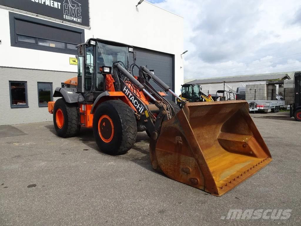 Hitachi ZW150 Gumikerekes homlokrakodók