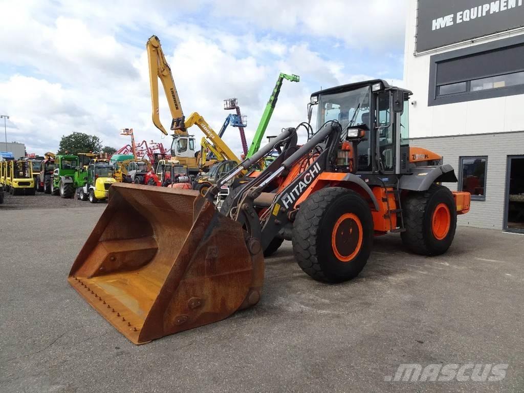 Hitachi ZW150 Gumikerekes homlokrakodók