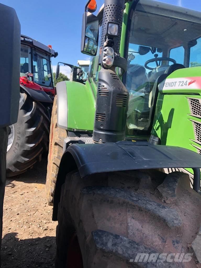 Fendt 724 Vario S4 Traktorok
