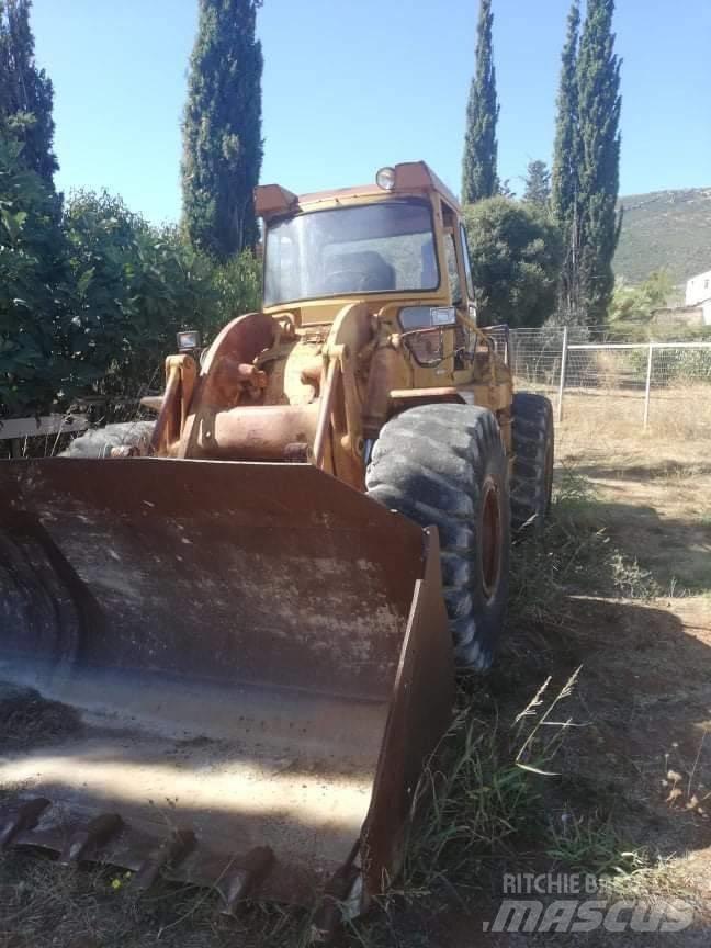 CAT 950C Gumikerekes homlokrakodók