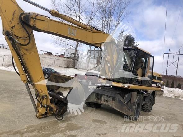 CAT M318 Gumikerekes kotrók