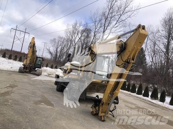 CAT M318 Gumikerekes kotrók