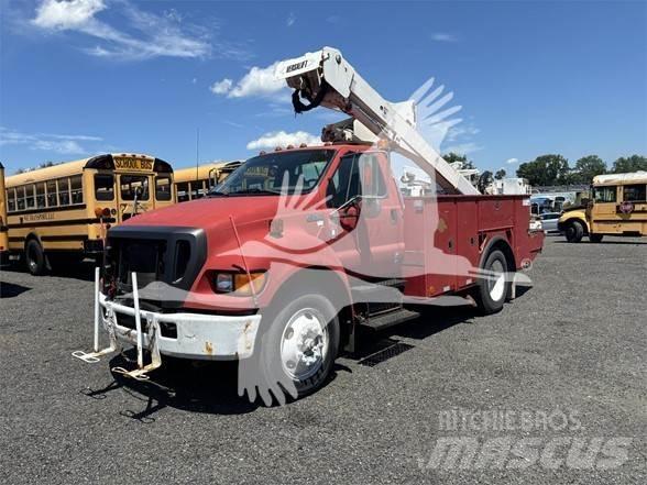 Ford F750 Teherautóra szerelt emelők és állványok