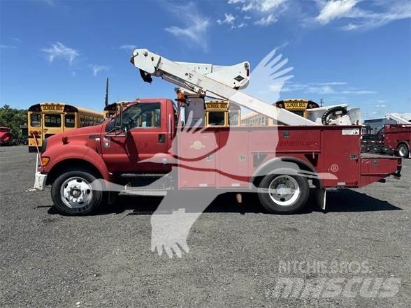Ford F750 Teherautóra szerelt emelők és állványok