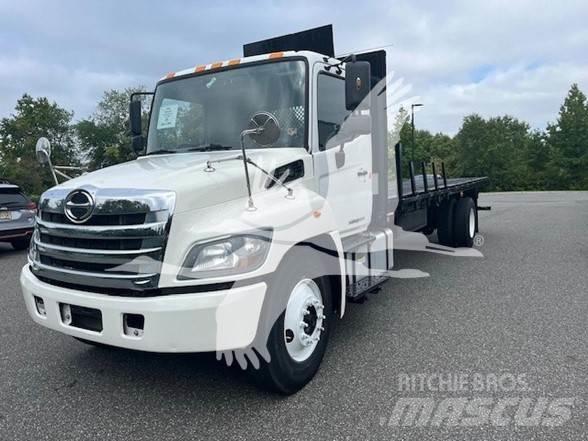 Hino 338 Platós / Ponyvás teherautók