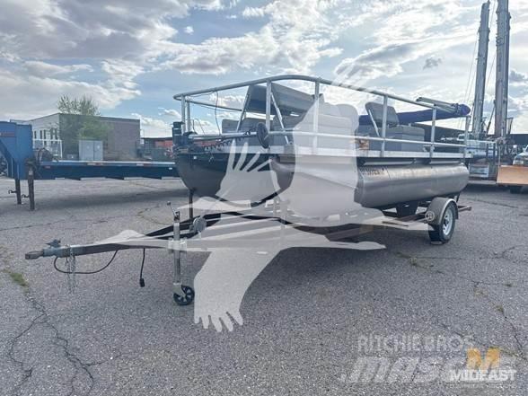  PONTOON BOAT Építőipar - Egyebek