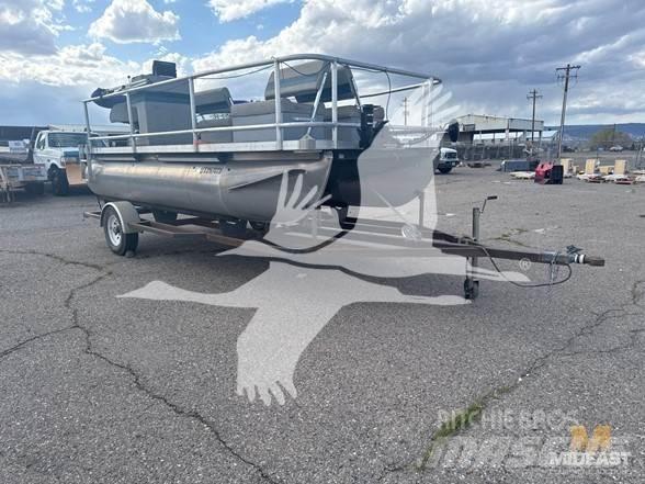  PONTOON BOAT Építőipar - Egyebek
