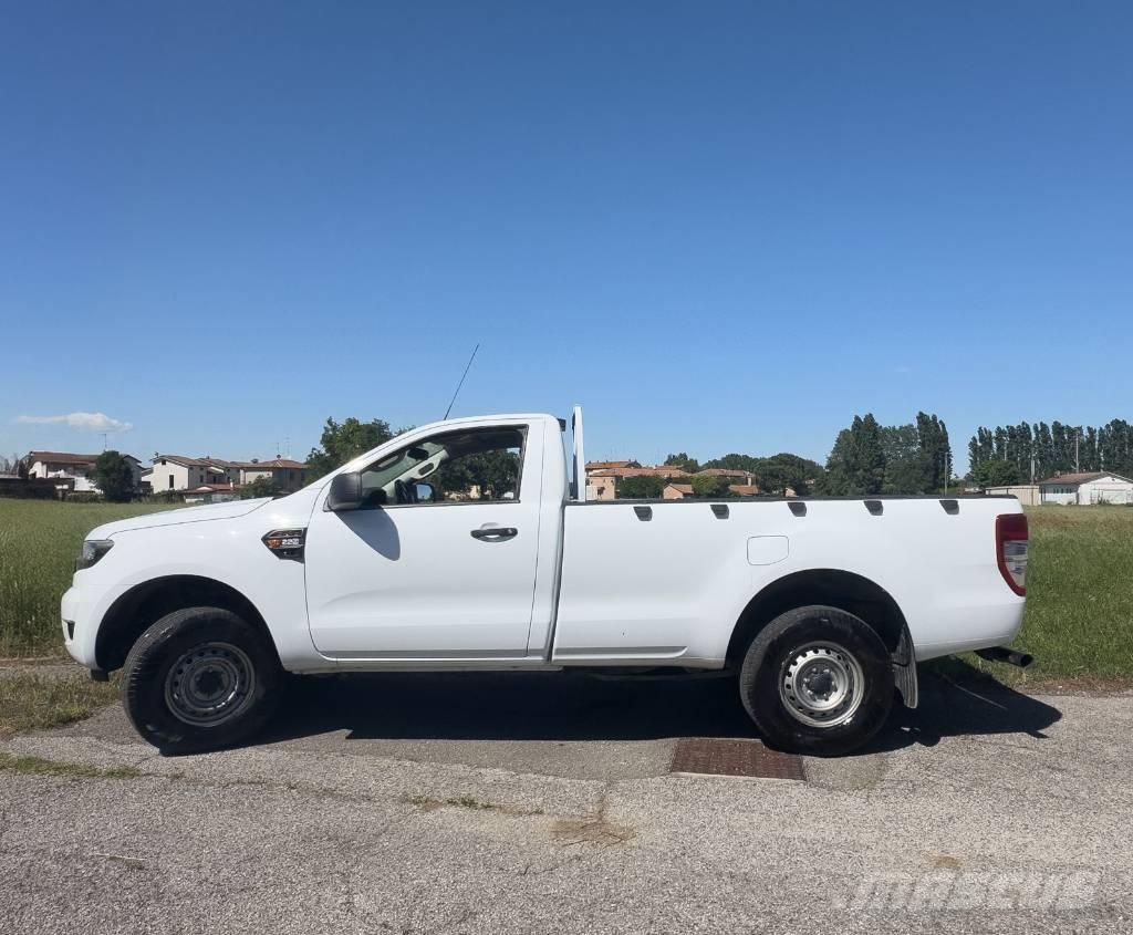 Ford Ranger XL Kis teherszállító/Platós kocsi