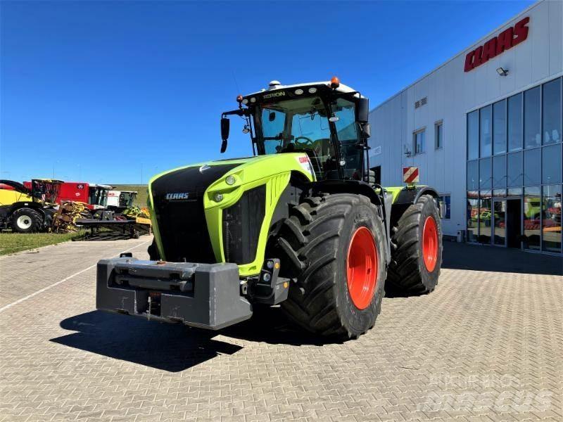 CLAAS XERION 5000 Traktorok