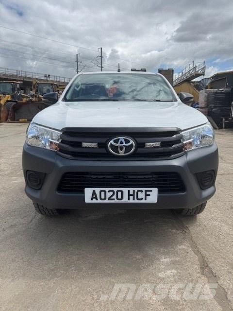 Toyota Hilux Kis teherszállító/Platós kocsi