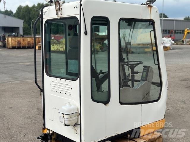 Liebherr A 924 B CAB Vezetőfülke és belső tartozékok