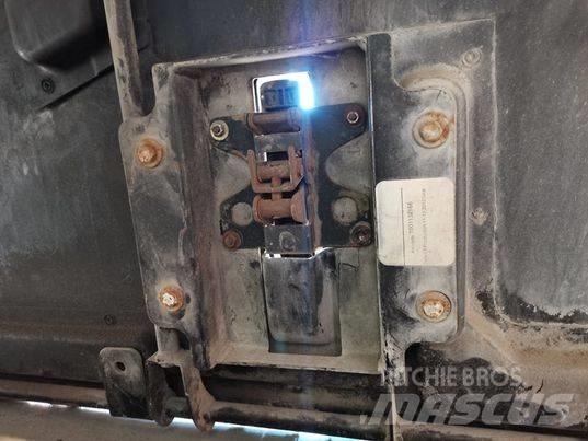 CAT TH337 mask Vezetőfülke és belső tartozékok