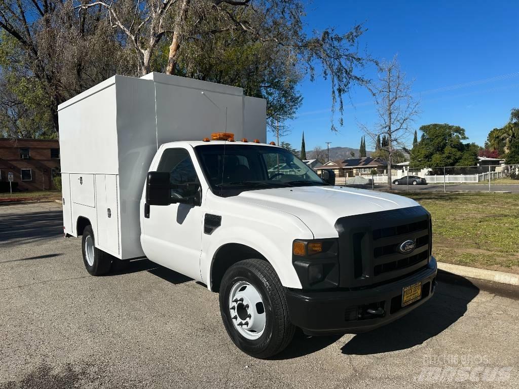 Ford F 350 SD Kis teherszállító/Platós kocsi