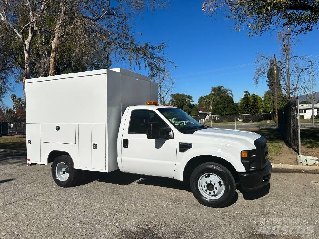 Ford F 350 SD Kis teherszállító/Platós kocsi