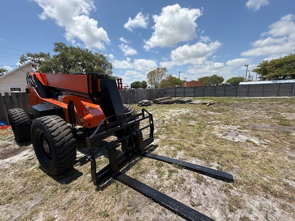 SkyTrak 8042 Teleszkópos rakodók