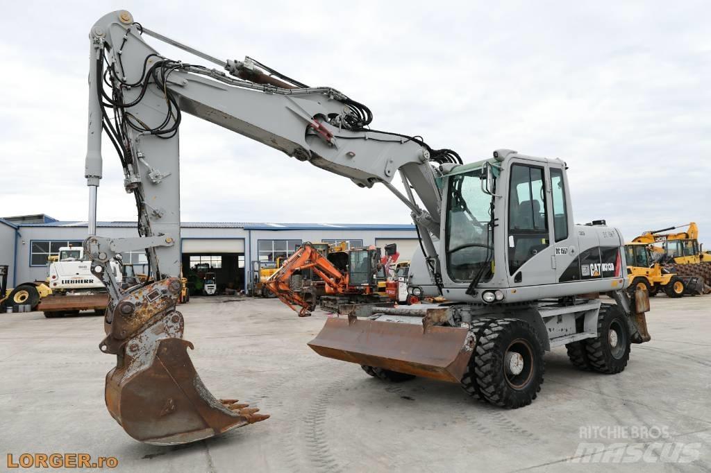 CAT M 313 D Gumikerekes kotrók