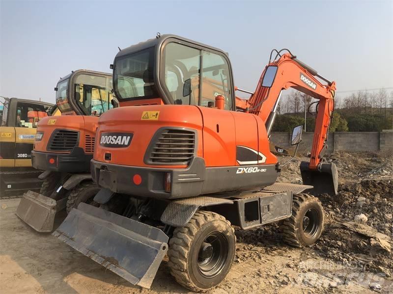 Doosan DX60 Lánctalpas kotrók
