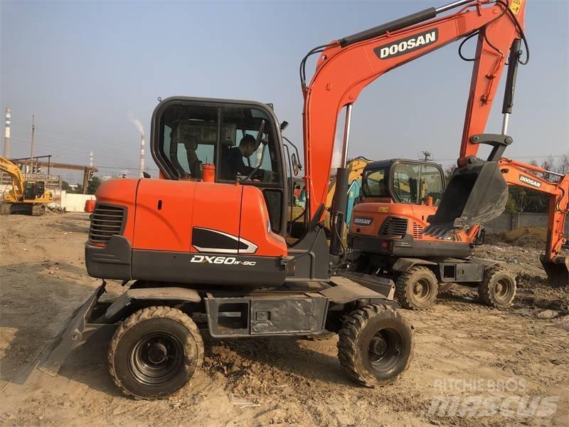 Doosan DX60 Lánctalpas kotrók