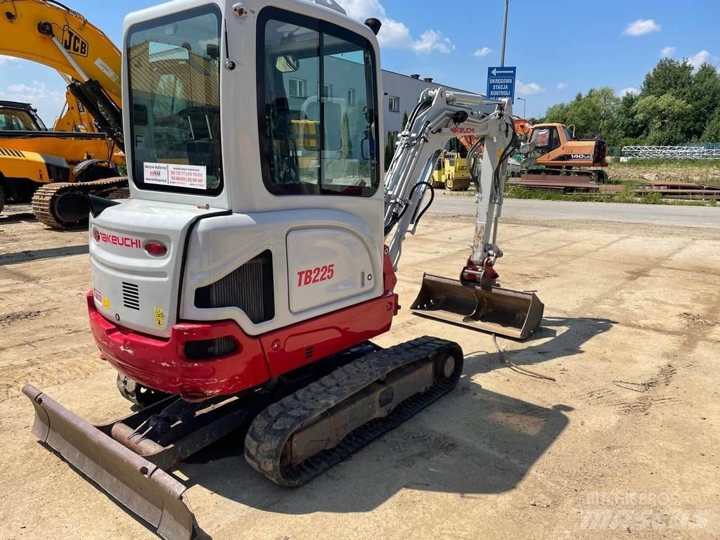 Takeuchi TB225 Mini kotrók < 7t
