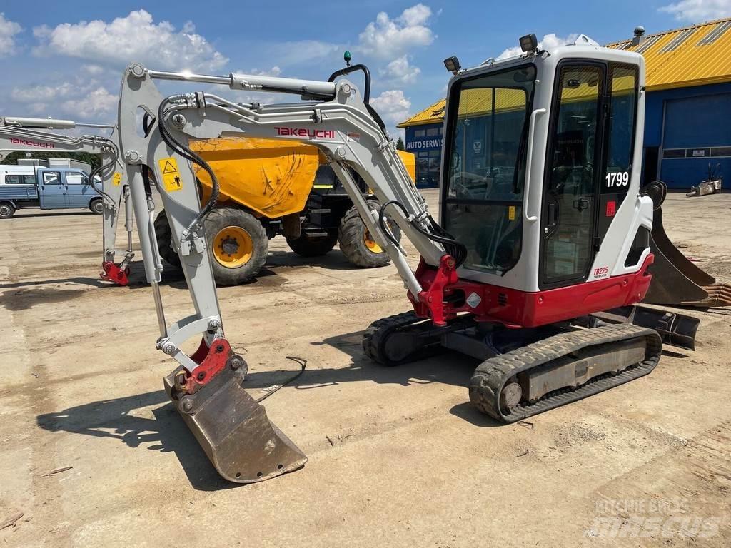 Takeuchi TB225 Mini kotrók < 7t