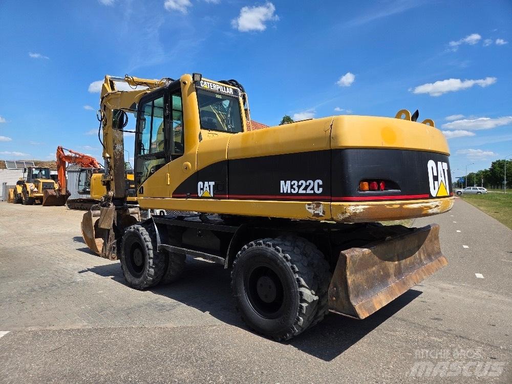 CAT M322C Gumikerekes kotrók