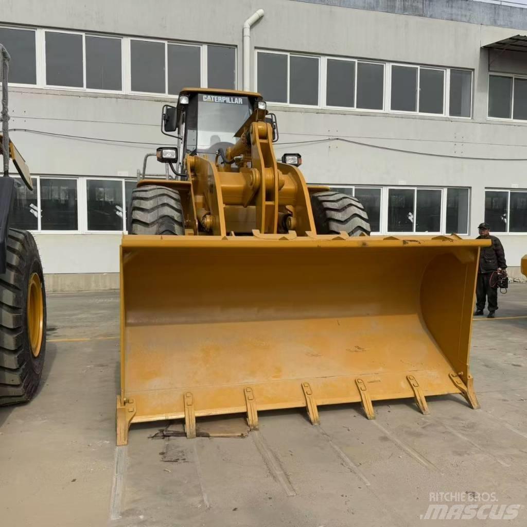CAT 966 H Gumikerekes homlokrakodók