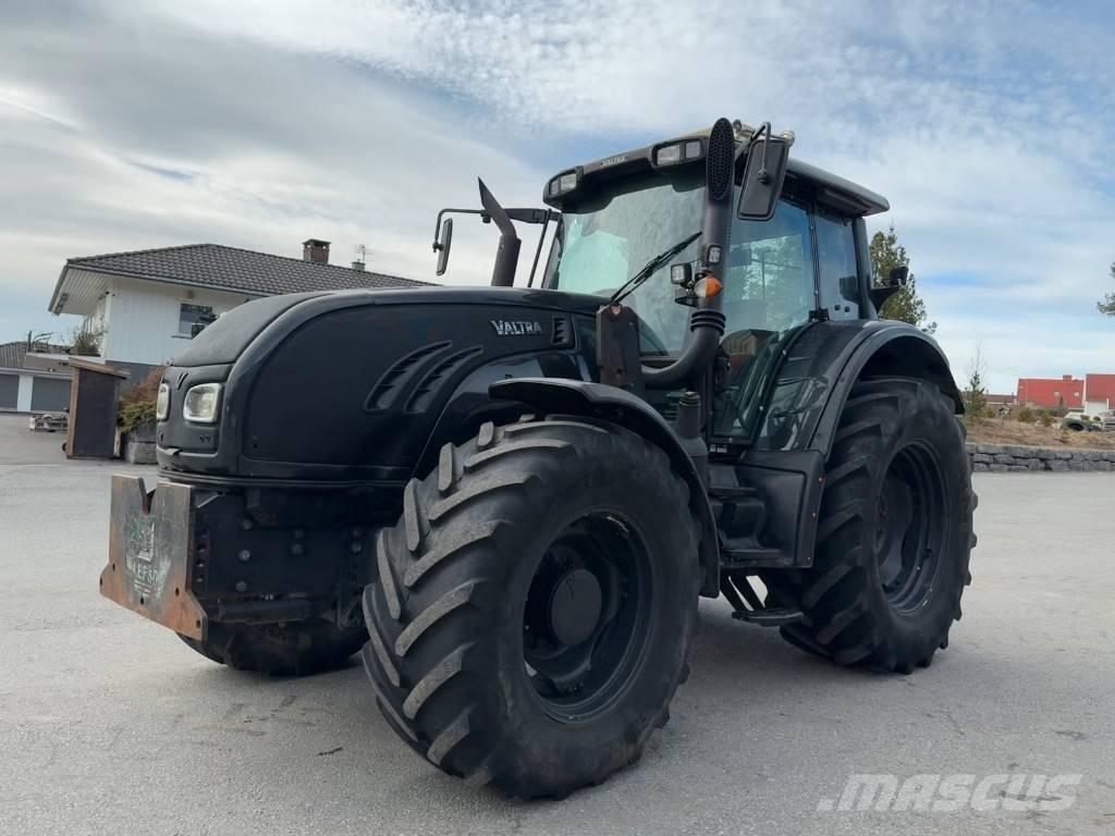 Valtra T 162 Traktorok