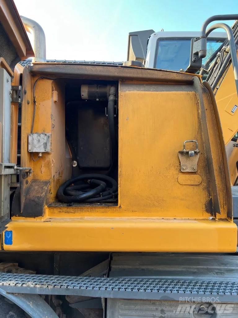 Liebherr A314 Gumikerekes kotrók