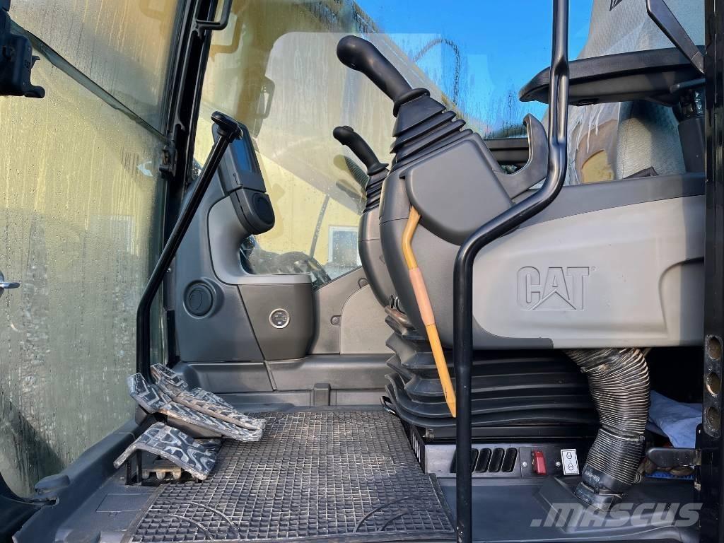 CAT 323 D L Lánctalpas kotrók
