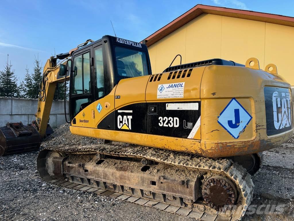 CAT 323 D L Lánctalpas kotrók